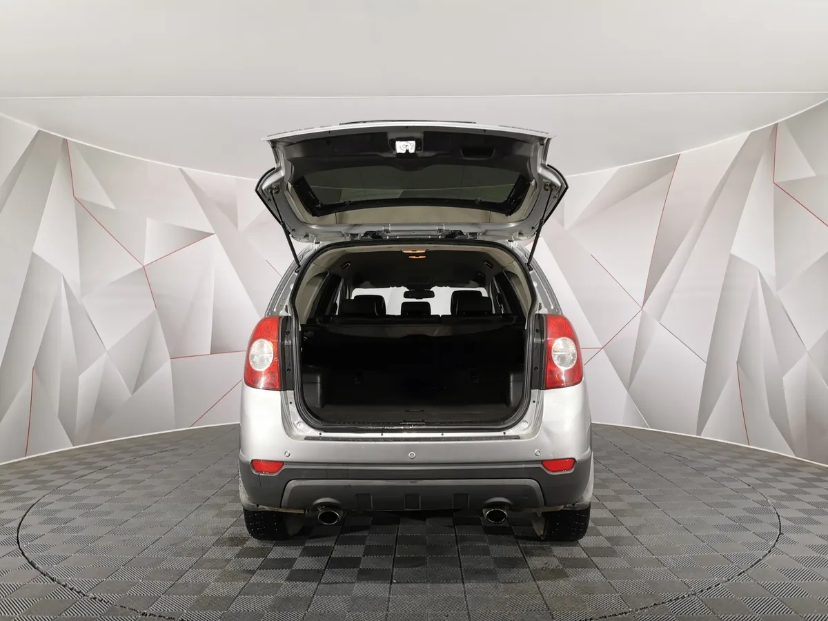 Chevrolet Captiva 2.4 AT (5 мест) (167 л.с.) LT Серебристый в АВИЛОН. Слайд №11