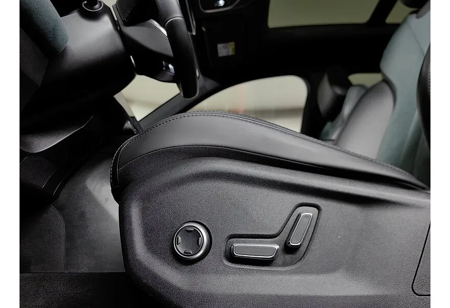 Geely Monjaro 2.0T 8AT 4WD (238 л.с.) Exclusive Синий в АВИЛОН. Слайд №23