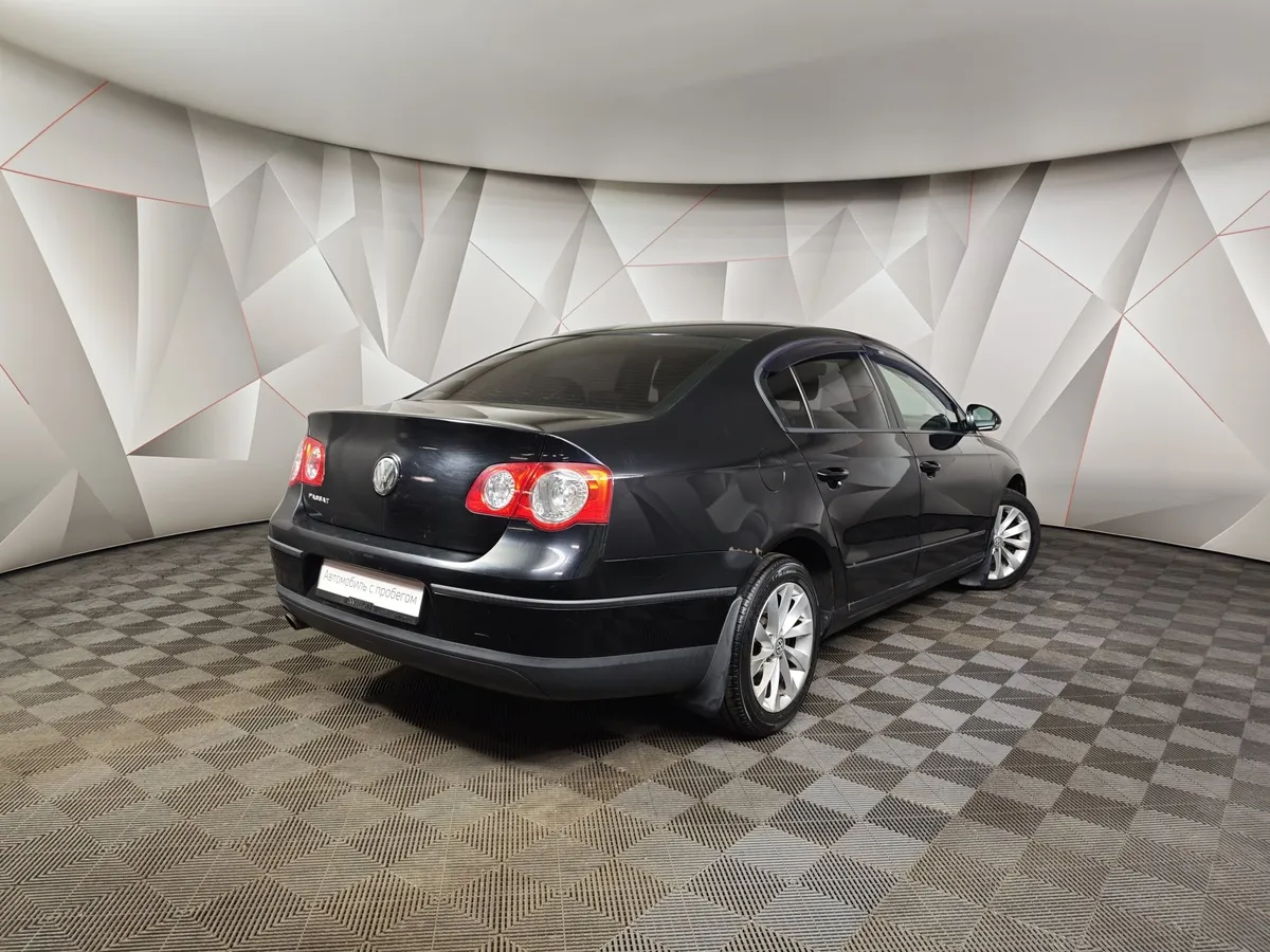 Volkswagen Passat 1.6 MPI MT (102 л.с.) Черный в АВИЛОН. Слайд №2