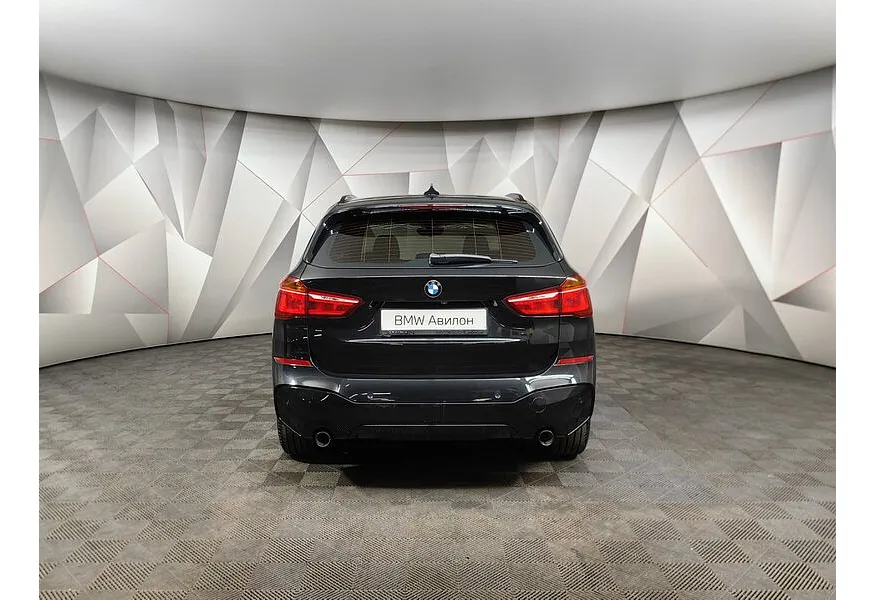 BMW X1 20i xDrive (192 л.с.) M Sport Черный в АВИЛОН. Слайд №4