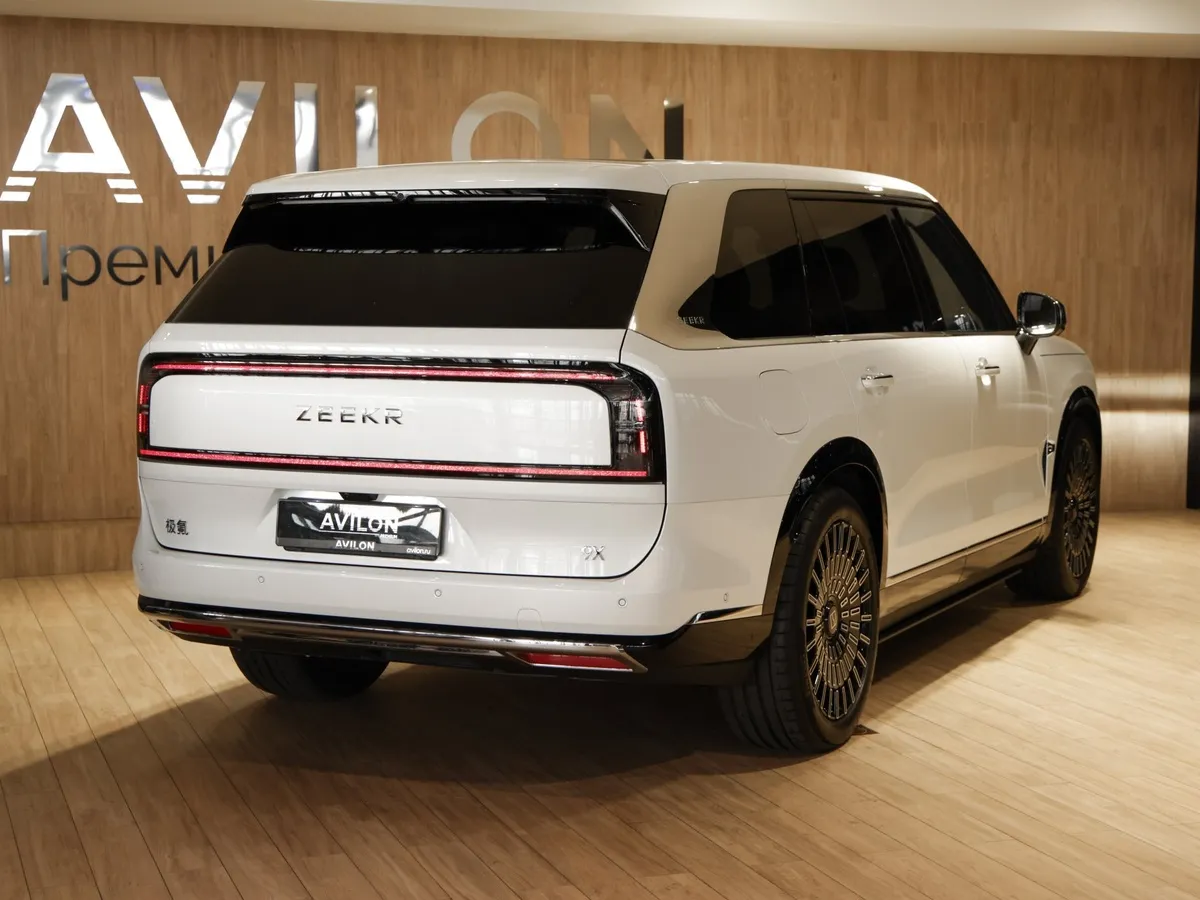 Zeekr 9X 2.0h AT 4WD (1177 л.с.) Max Белый в АВИЛОН. Слайд №5