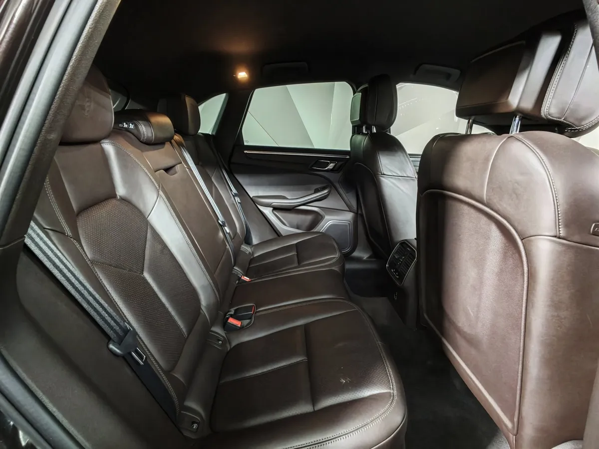 Porsche Macan 2.0 TFSI AMT 4WD (265 л.с.) R4 Коричневый в АВИЛОН. Слайд №16