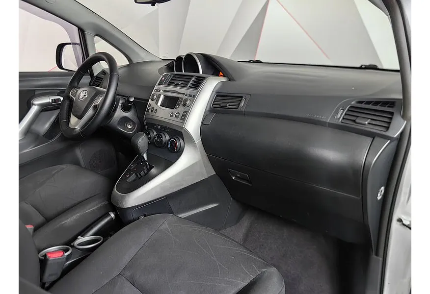 Toyota Verso 1.8 CVT (150 л.с.) Серебристый в АВИЛОН. Слайд №13