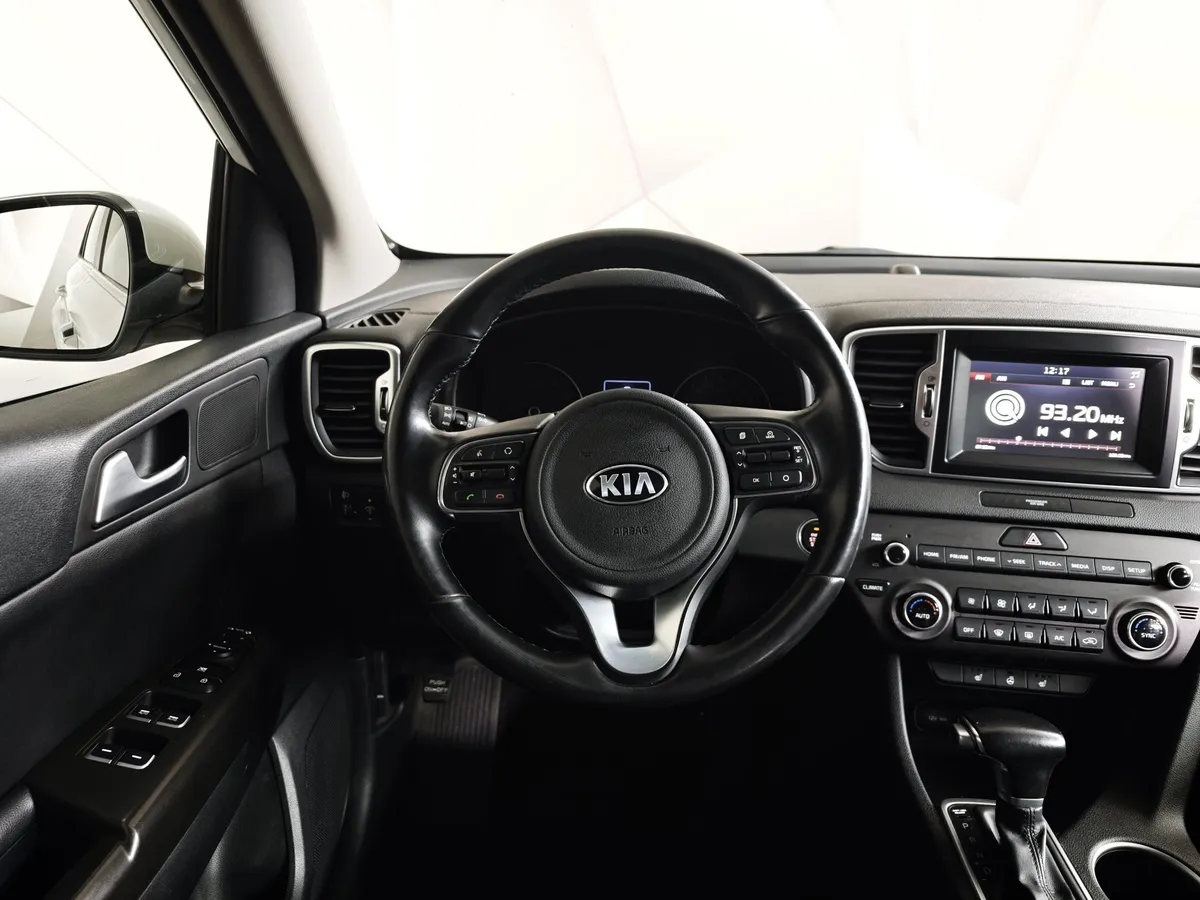 Kia Sportage 2.0 AT 4WD (150 л.с.) Prestige Белый в АВИЛОН. Слайд №20