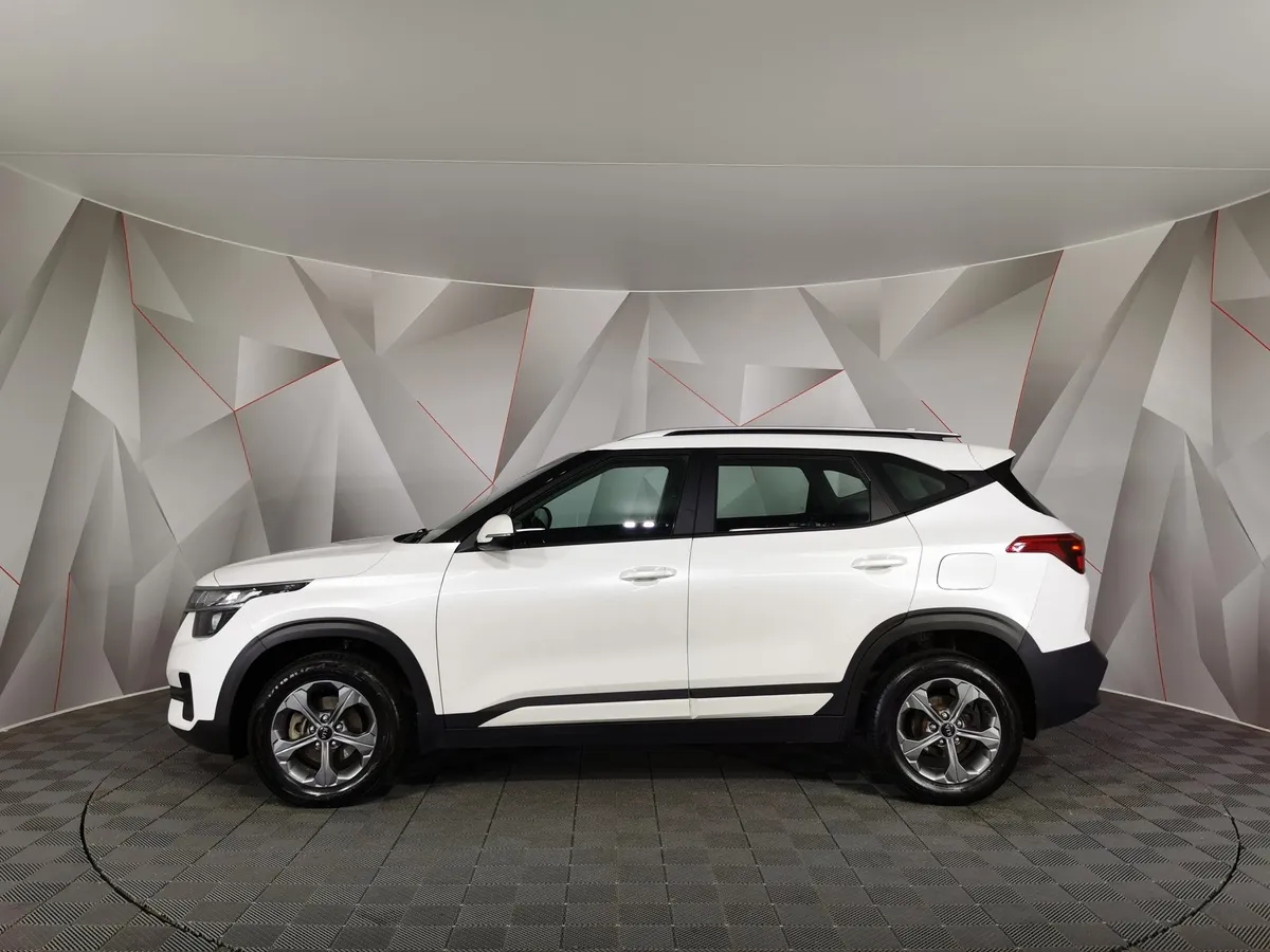 Kia Seltos 2.0 MPI 2WD IVT (149 л.с.) Luxe Белый в АВИЛОН. Слайд №5