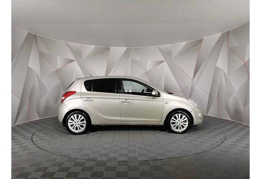 Hyundai i20 1.4 AT (101 л.с.) Бежевый в АВИЛОН. Слайд №5
