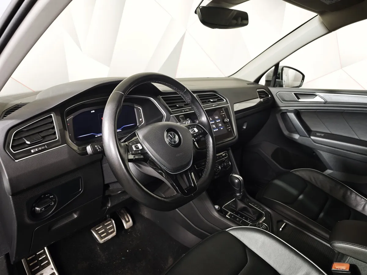 Volkswagen Tiguan 2.0 TSI 4Motion DSG (220 л.с.) R-Line Белый в АВИЛОН. Слайд №19