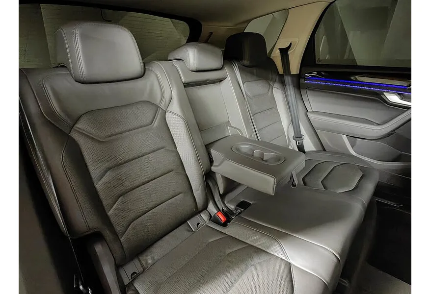 Volkswagen Touareg 3.0 V6 TDI Tiptronic 4Motion (249 л.с.) Exclusive Черный в АВИЛОН. Слайд №17