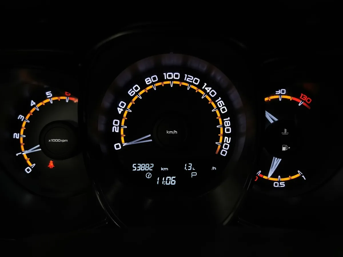 ВАЗ (Lada) Vesta 1.6 CVT (113 л.с.) Luxe Multimedia Серый в АВИЛОН. Слайд №17
