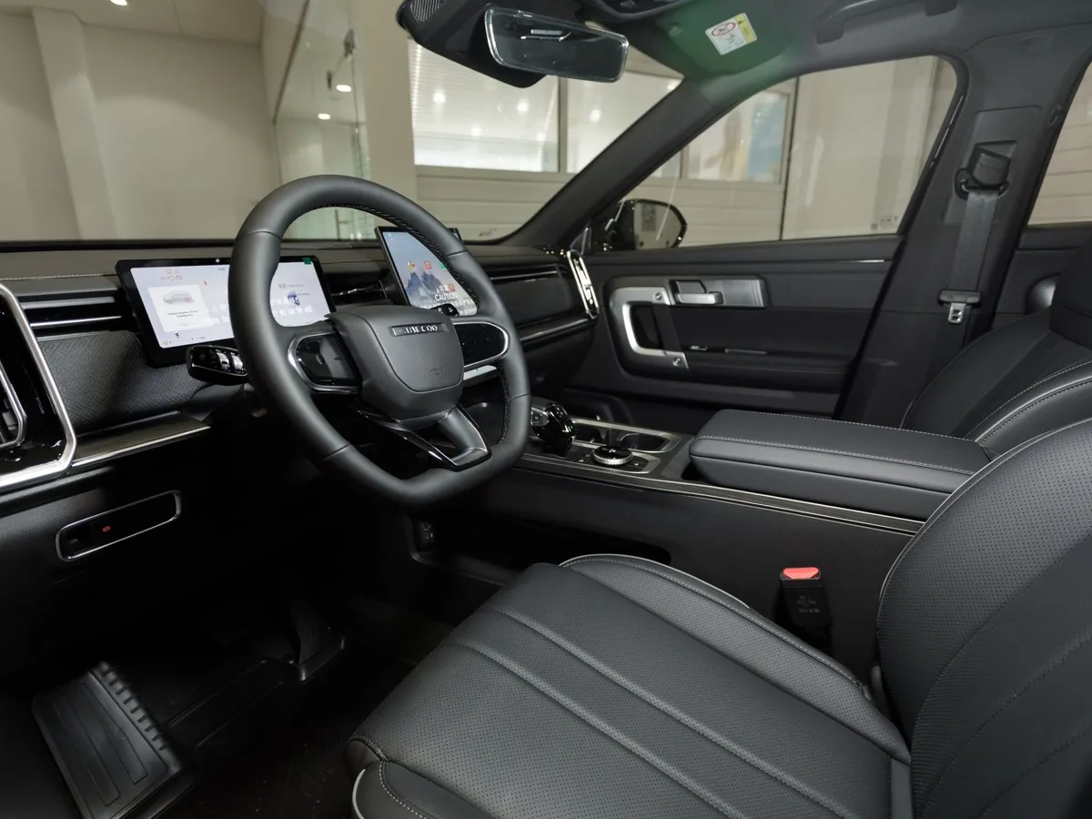 JAECOO J7 1.6T DCT FWD (150 л.с.) Актив Черный в АВИЛОН. Слайд №13