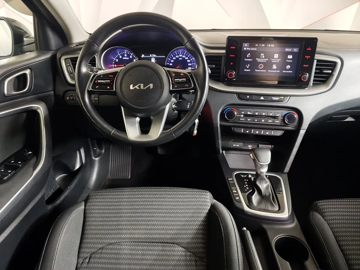 Kia Ceed 1.6 MPI AT (128 л.с.) Luxe Черный в АВИЛОН. Слайд №19