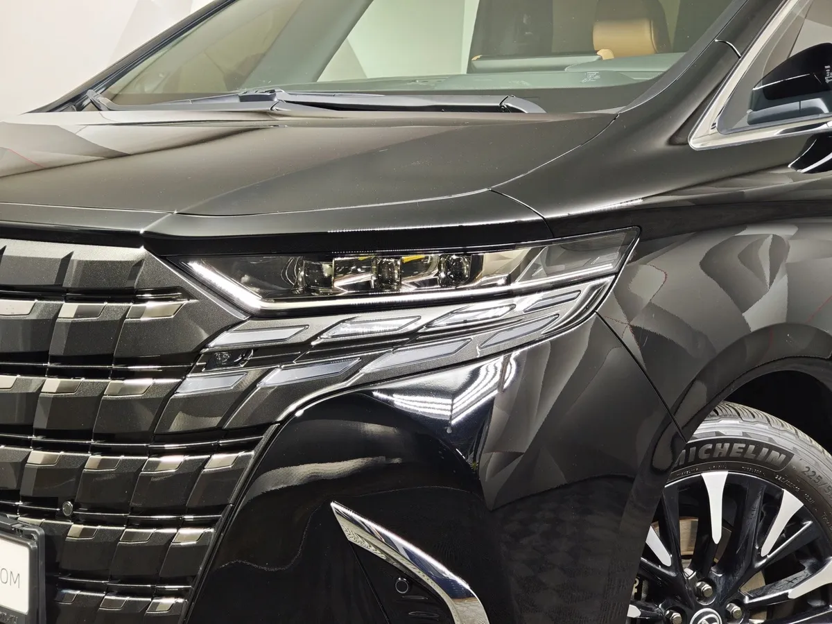 Toyota Alphard 2.5h AT 4WD (190 л.с.) Черный в АВИЛОН. Слайд №9