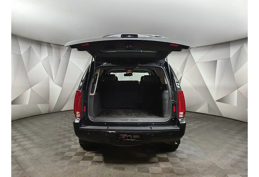 Chevrolet Tahoe 5.3 AT (325 л.с.) Черный в АВИЛОН. Слайд №18