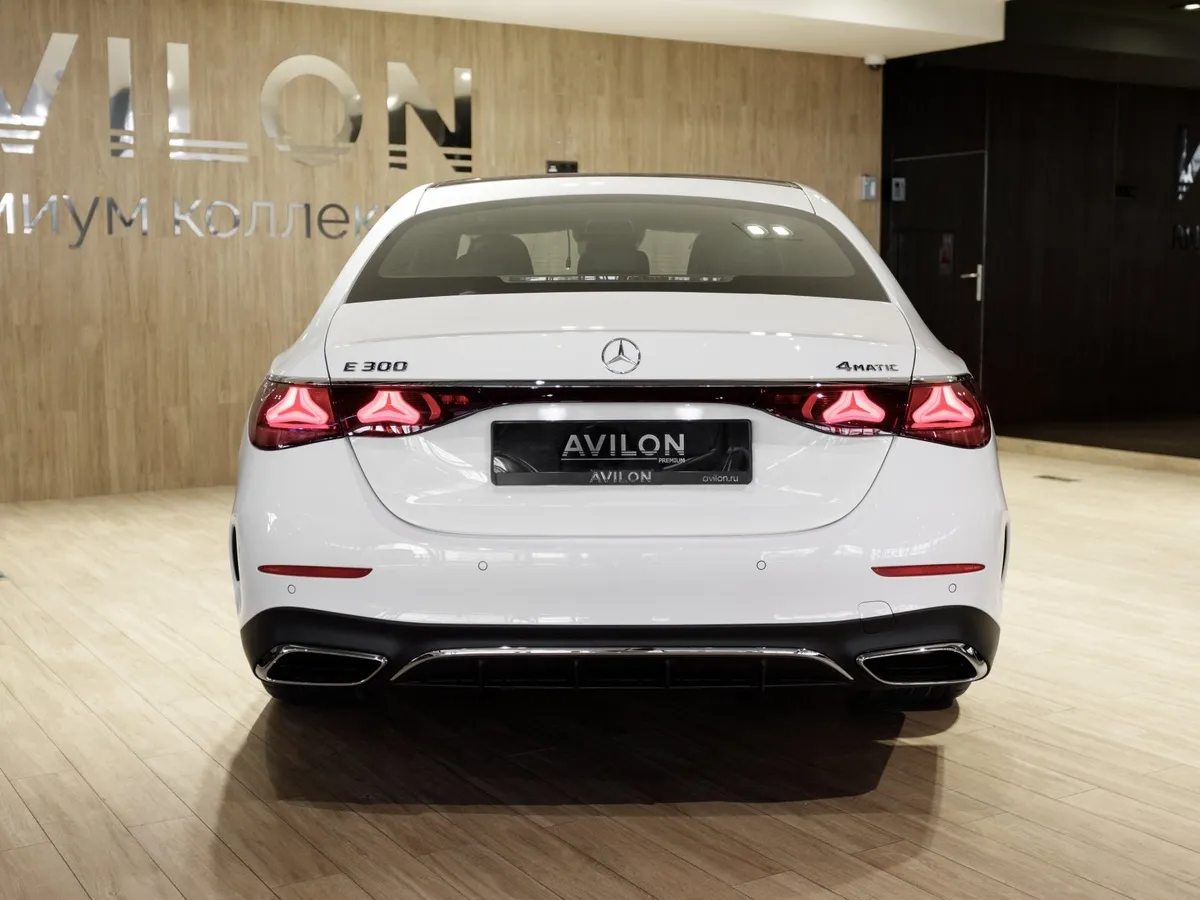 Mercedes-Benz E-Класс E 300 4MATIC (258 л.с.) Белый в АВИЛОН. Слайд №3