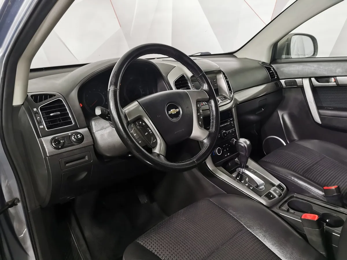 Chevrolet Captiva 2.4 AT (5 мест) (167 л.с.) LT Серый в АВИЛОН. Слайд №18