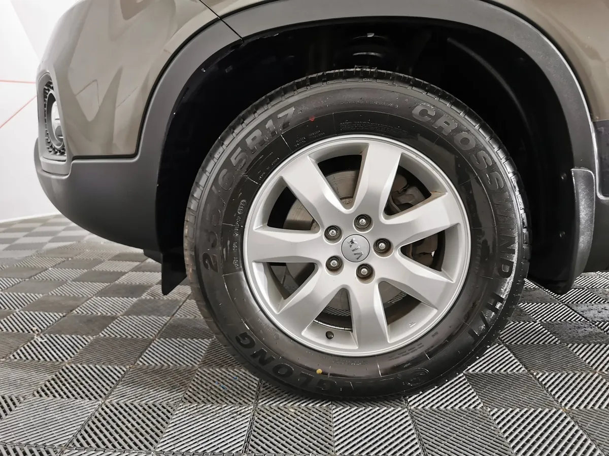 Kia Sorento 2.4 AT 4WD (175 л.с.) Comfort Коричневый в АВИЛОН. Слайд №9