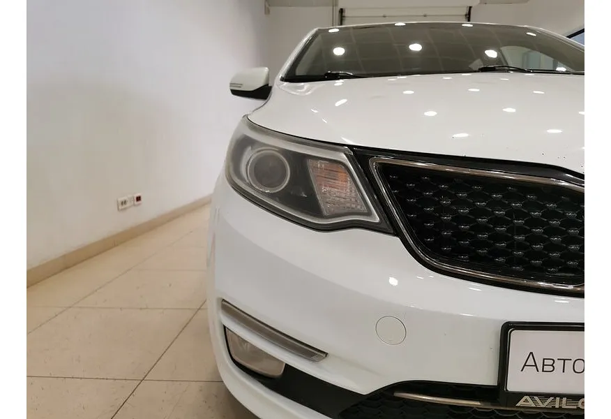 Kia Rio 1.6 AT (123 л.с.) Белый в АВИЛОН. Слайд №10