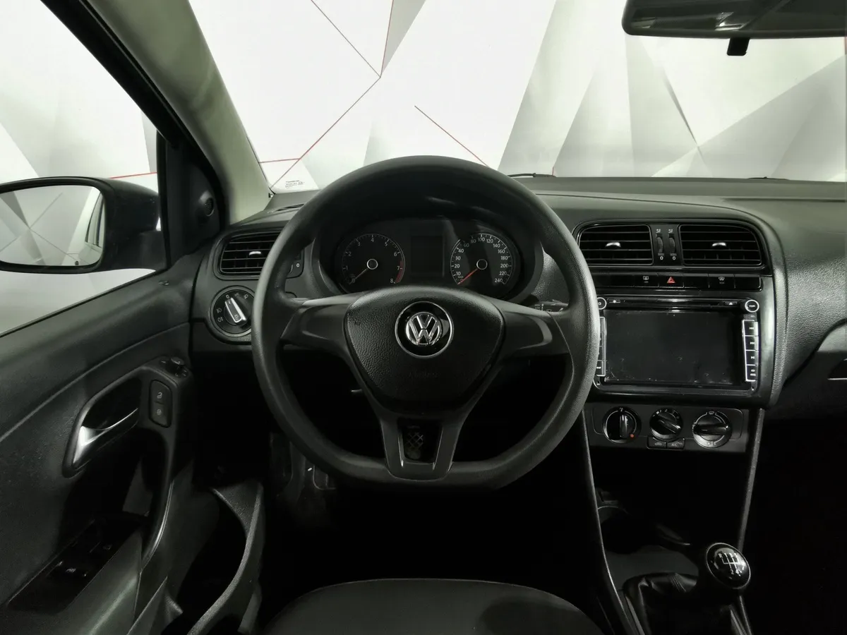 Volkswagen Polo 1.6 MPI MT (90 л.с.) Comfortline Черный в АВИЛОН. Слайд №19