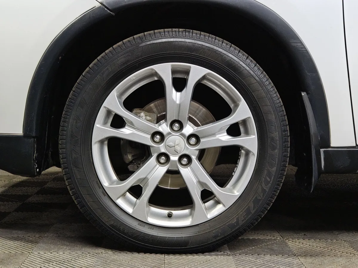 Mitsubishi Outlander 2.0 CVT 4WD (146 л.с.) Белый в АВИЛОН. Слайд №9