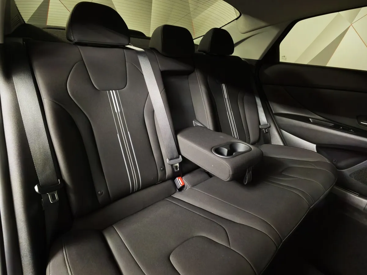 Hyundai Elantra 1.6 AT FWD (128 л.с.) Style Серый в АВИЛОН. Слайд №17