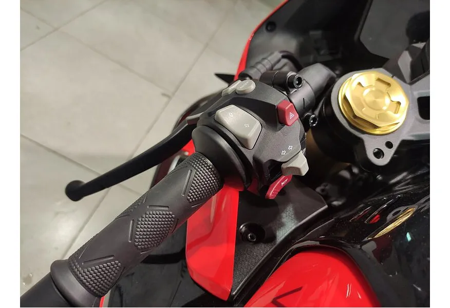 АВИЛОН - VOGE RR660S 662 см³ (99 л.с.) (99) 660 Красный - slide 1