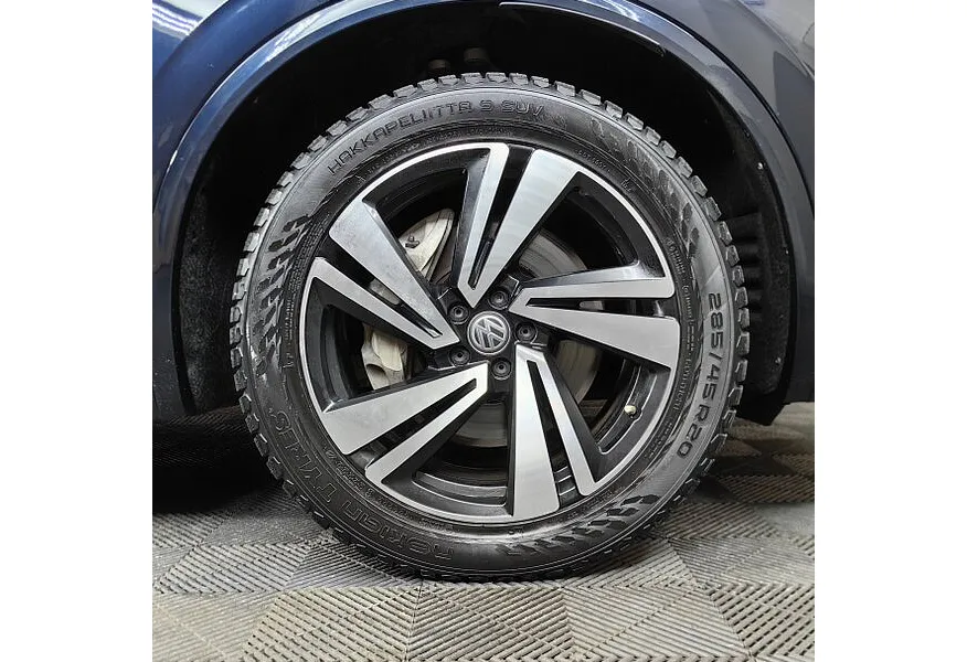 Volkswagen Touareg 3.0 TSI Tiptronic 4Motion (340 л.с.) R-Line Черный в АВИЛОН. Слайд №9