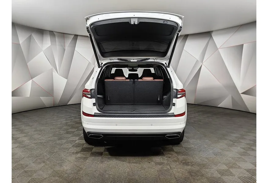 Skoda Kodiaq 2.0 TSI DSG 4WD (220 л.с.) Белый в АВИЛОН. Слайд №12