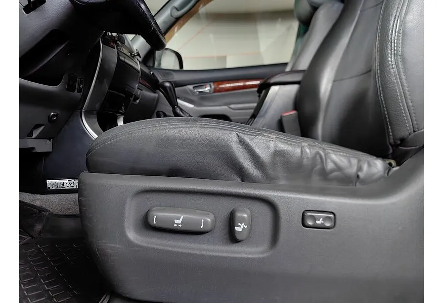 Toyota Land Cruiser Prado 4.0 AT (249 л.с.) Черный в АВИЛОН. Слайд №21