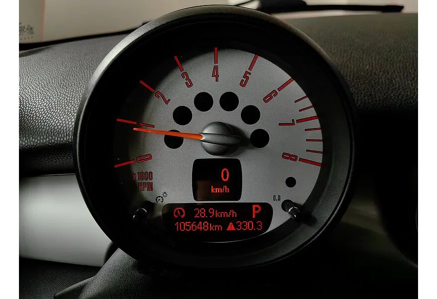 MINI Clubman 1.6 AT (120 л.с.) Белый в АВИЛОН. Слайд №13