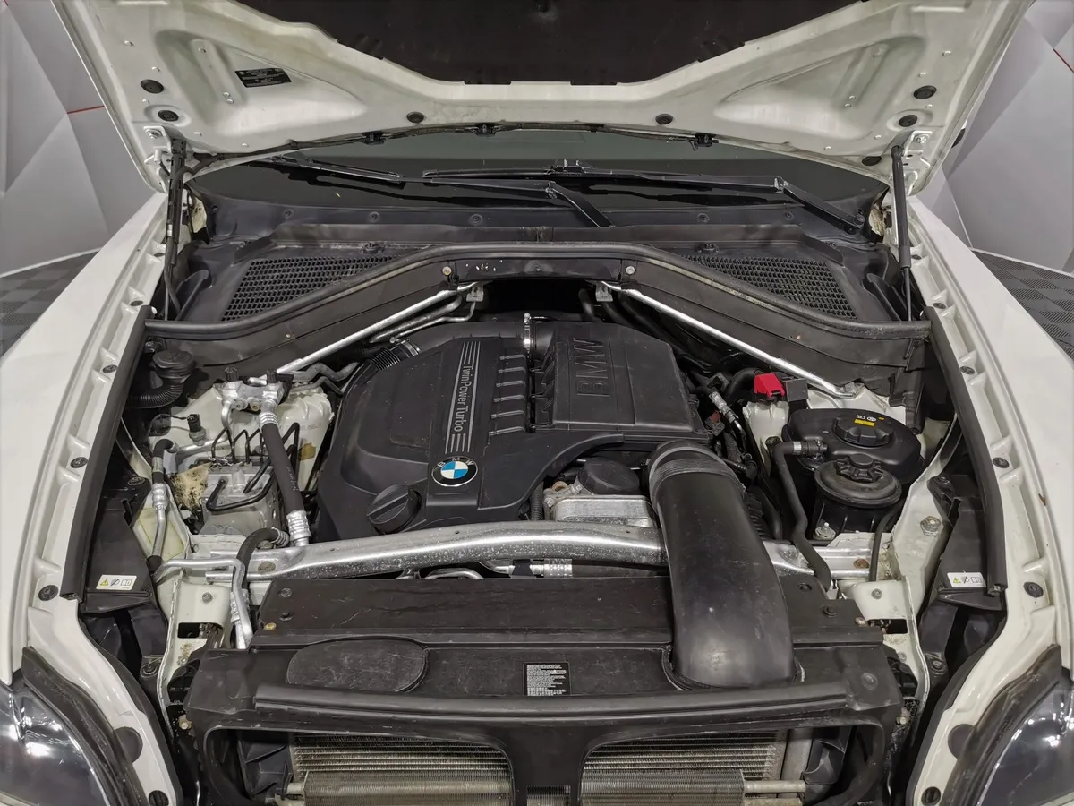 BMW X6 xDrive35i 8AT (306 л.с.) Белый в АВИЛОН. Слайд №10