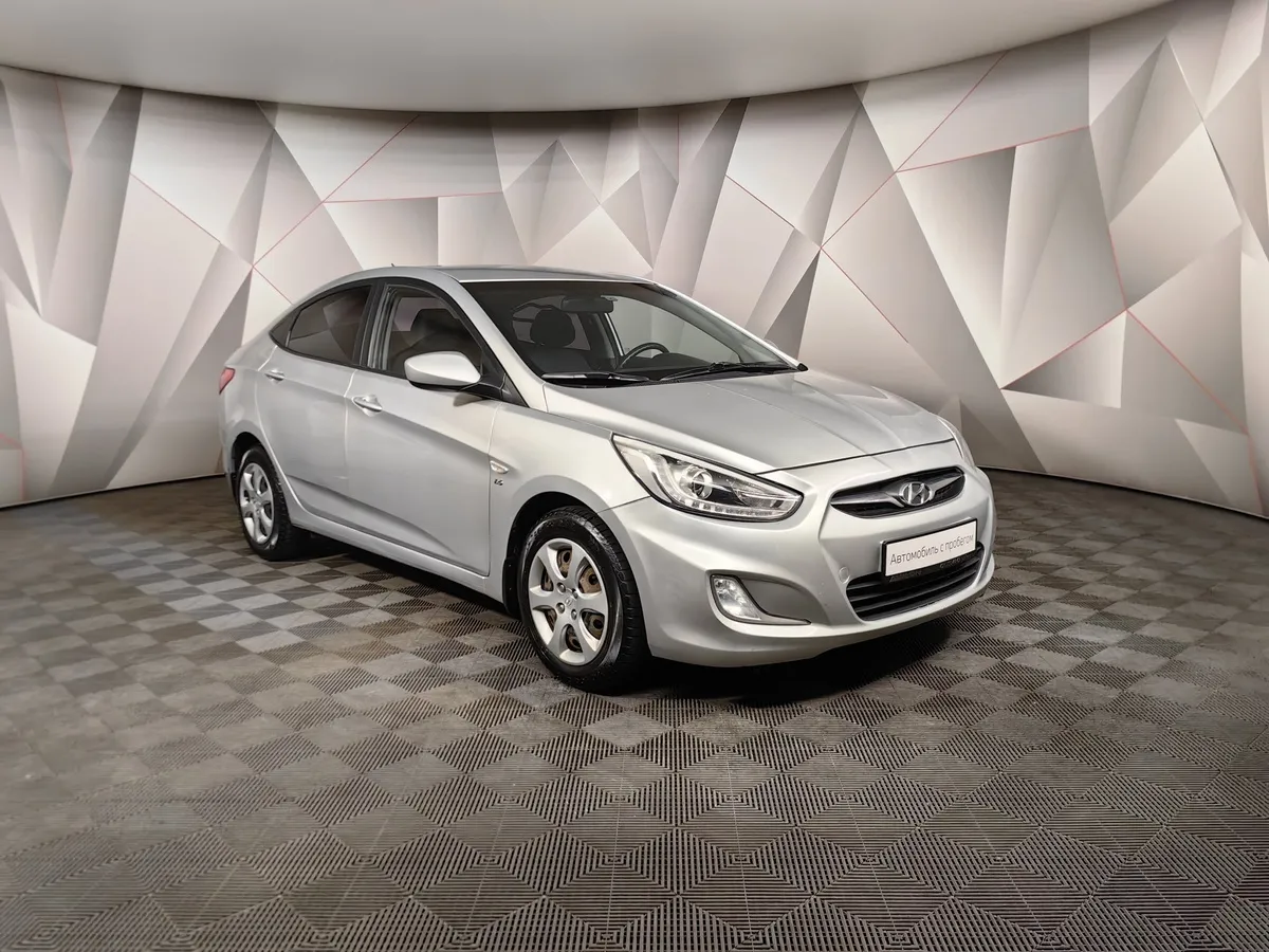 Hyundai Solaris 1.6 MT (123 л.с.) Classic + AC Серебристый в АВИЛОН. Слайд №3
