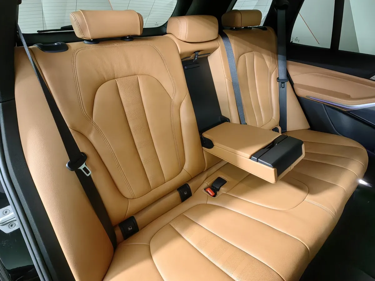 BMW X5 xDrive40d Steptronic (340 л.с.) Черный в АВИЛОН. Слайд №14