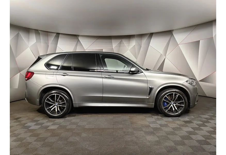 LIVE. Слайд №3