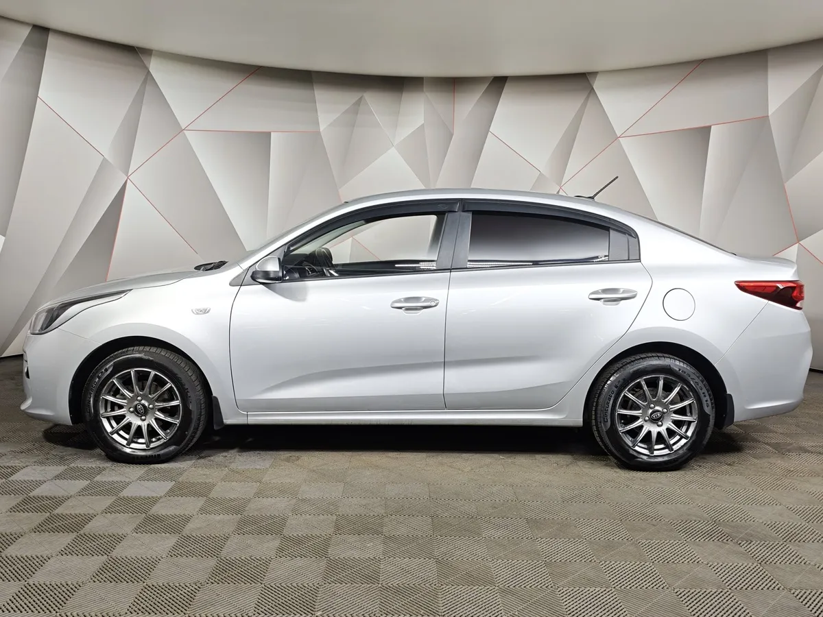 Kia Rio 1.6 AT (123 л.с.) Серебристый в АВИЛОН. Слайд №5