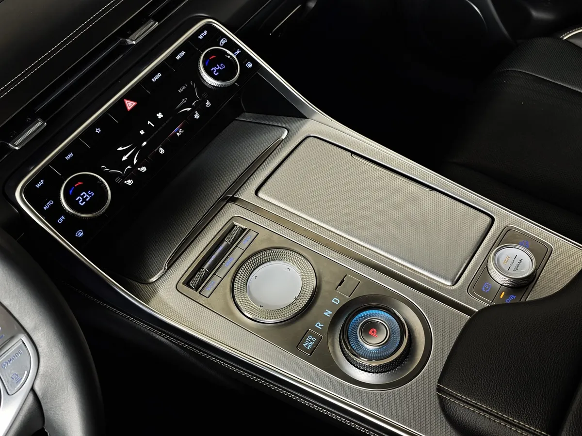 Genesis GV80 2.5 T-GDI 8AT 4WD 7 мест (249 л.с.) Premium + Comfort Серый в АВИЛОН. Слайд №27