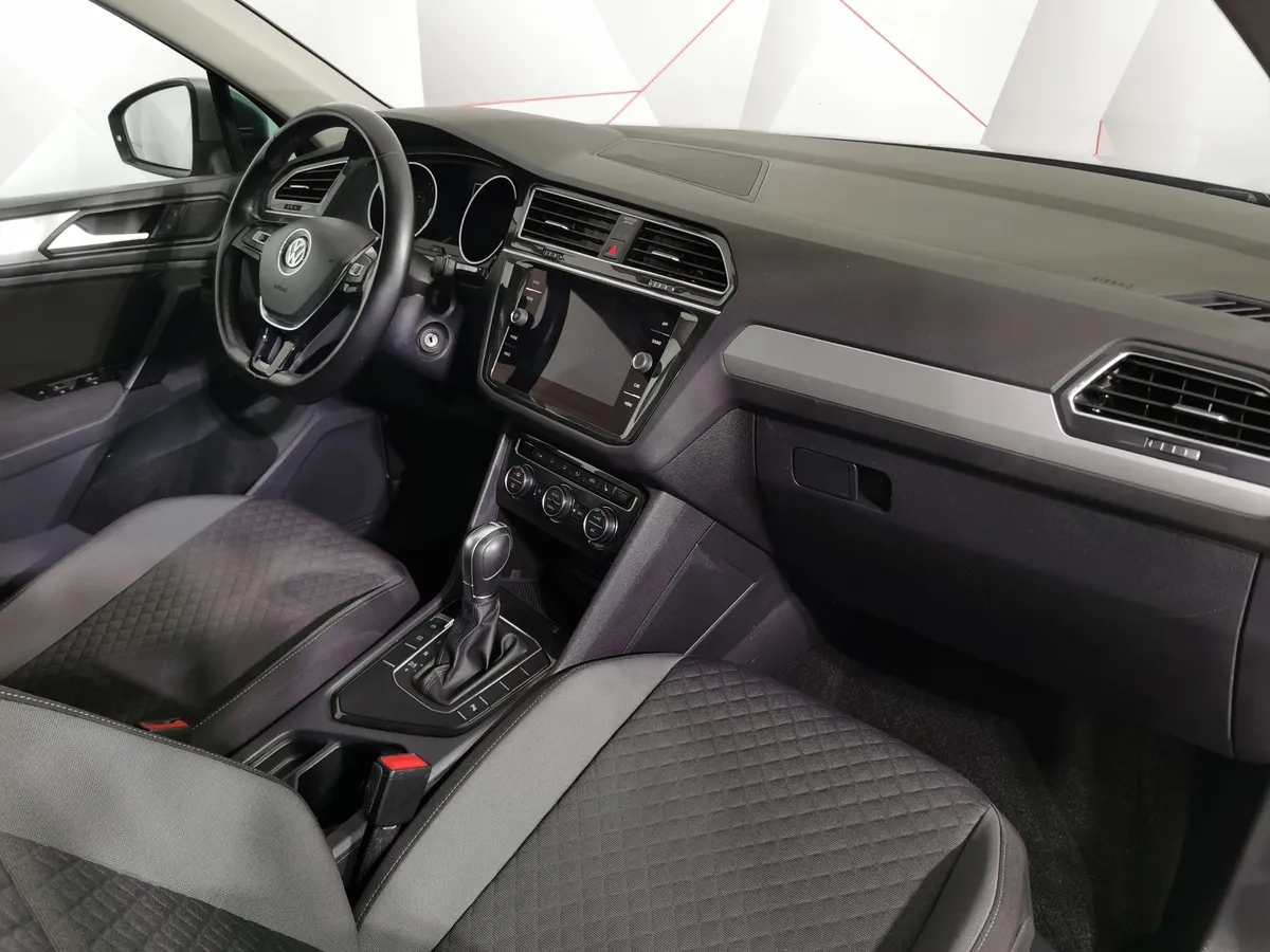 Volkswagen Tiguan 1.4 TSI BlueMotion DSG (150 л.с.) Comfortline Серый в АВИЛОН. Слайд №12