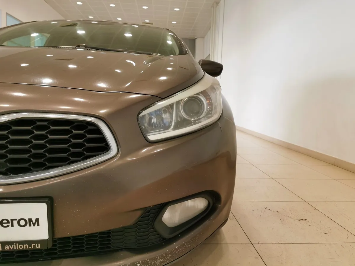 Kia Ceed 1.6 AT (129 л.с.) Коричневый в АВИЛОН. Слайд №10