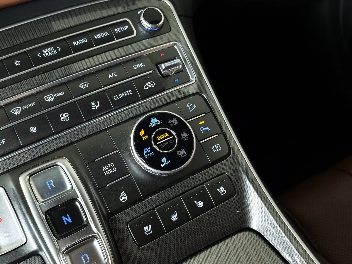 Hyundai Santa Fe 2.2 CRDi AWD 8AT (200 л.с.) High-Tech Серый в АВИЛОН. Слайд №24