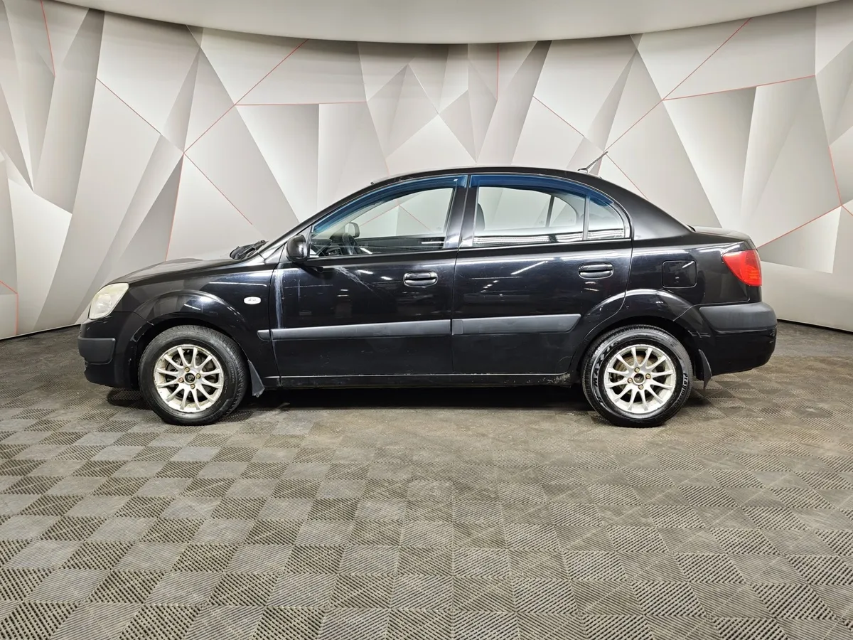Kia Rio 1.4 AT (97 л.с.) Черный в АВИЛОН. Слайд №5
