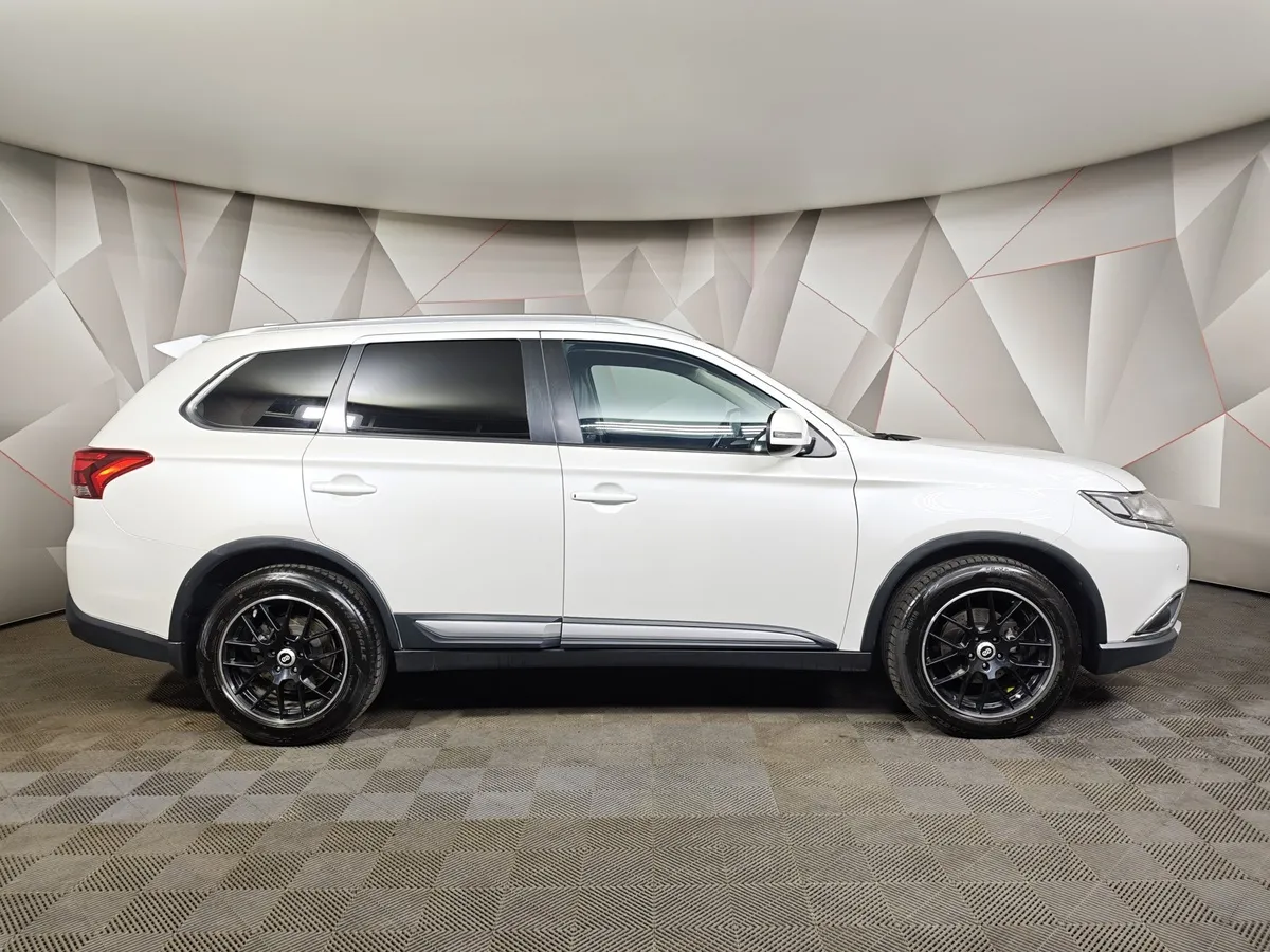Mitsubishi Outlander 2.4 MIVEC CVT 4WD (167 л.с.) Instyle Белый в АВИЛОН. Слайд №6