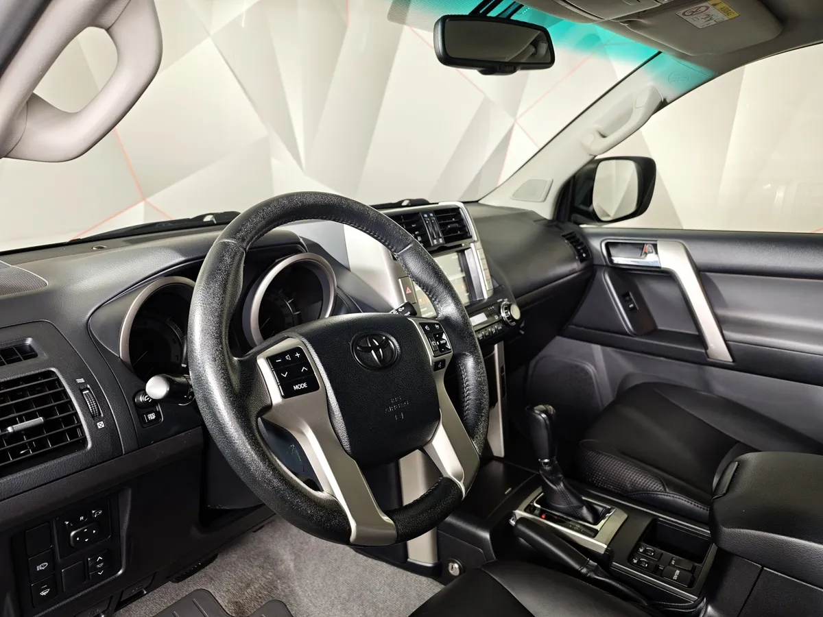 Toyota Land Cruiser Prado 4.0 AT 4WD (282 л.с.) Стандарт Черный в АВИЛОН. Слайд №19