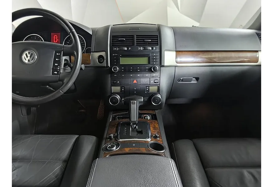Volkswagen Touareg 2.5 TDI Tiptronic (174 л.с.) R Line Серый в АВИЛОН. Слайд №13
