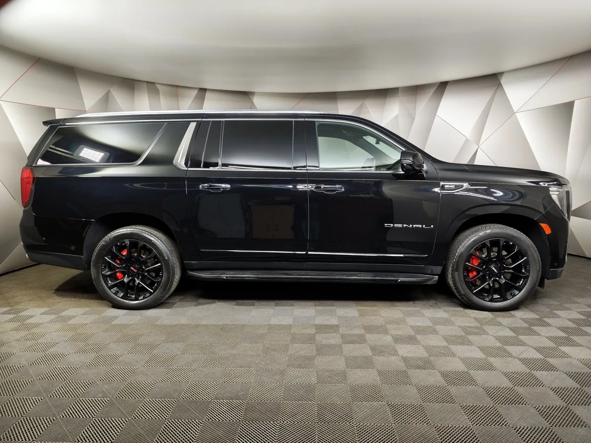 GMC Yukon 6.2 AT 4WD (426 л.с.) 7 мест Denali Ultimate Черный в АВИЛОН. Слайд №6