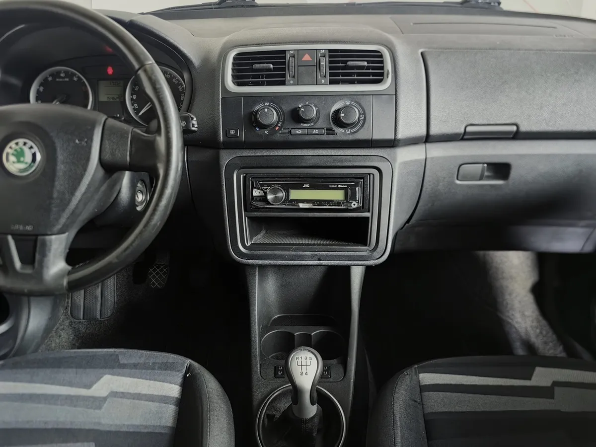 Skoda Fabia 1.4 MT (125 л.с.) Голубой в АВИЛОН. Слайд №14