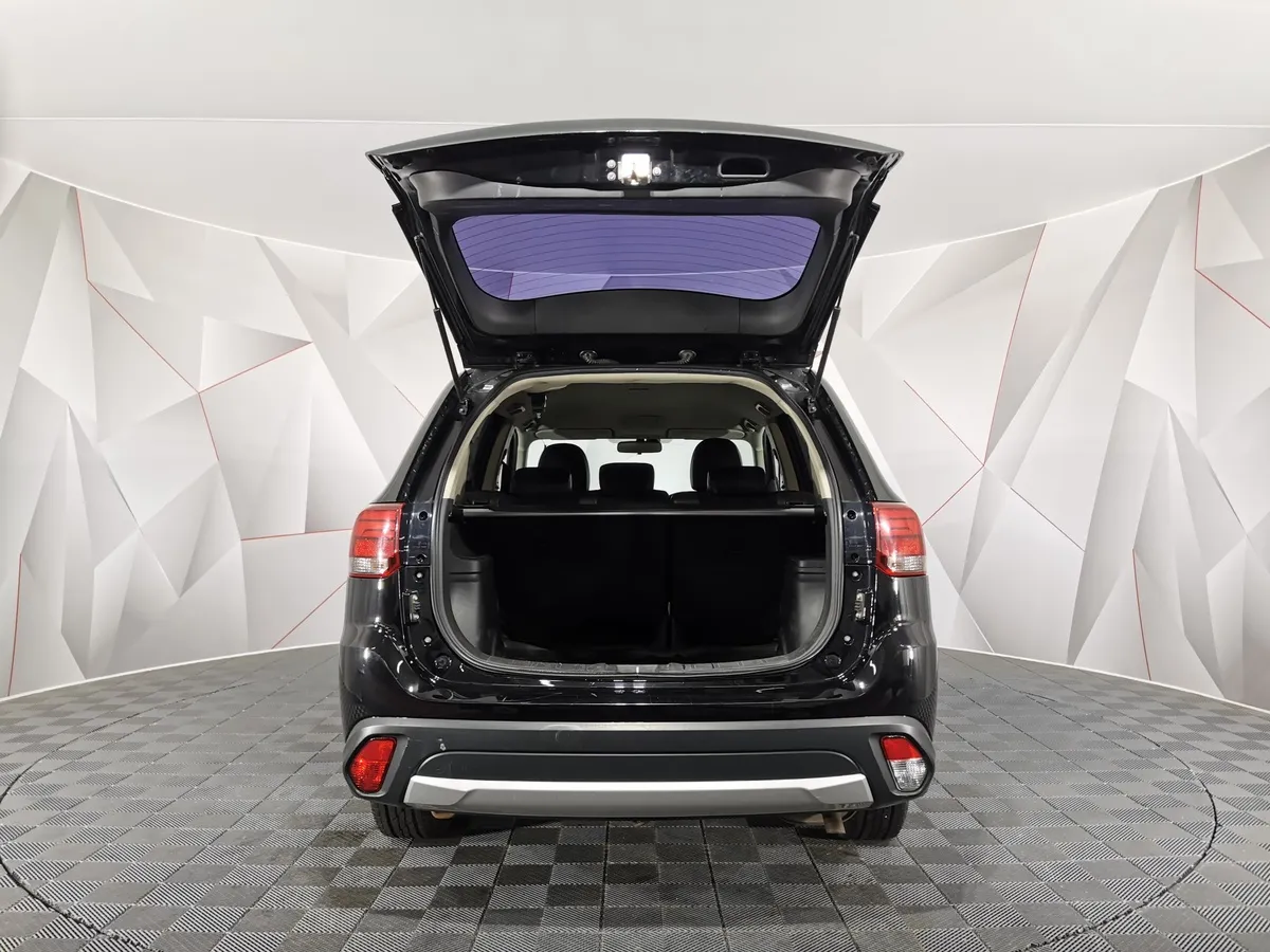 Mitsubishi Outlander 2.0 CVT 4WD (146 л.с.) Черный в АВИЛОН. Слайд №11