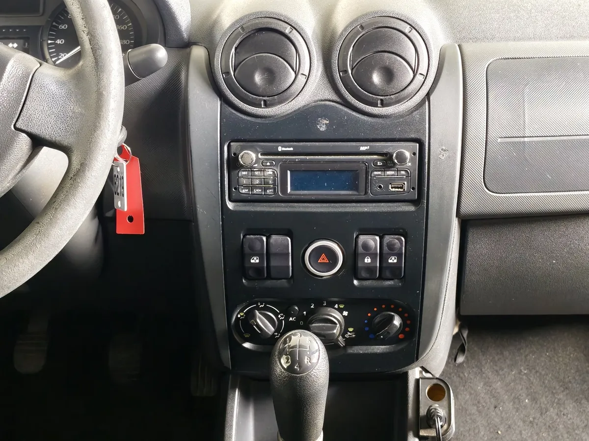 ВАЗ (Lada) Largus 1.6 MT 8 кл (5 мест) (84 л.с.) Серебристый в АВИЛОН. Слайд №14