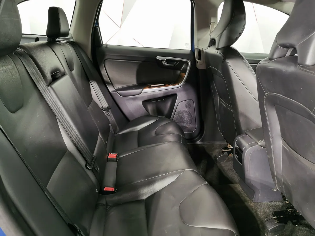 Volvo XC60 2.4 D4 Geartronic AWD (181 л.с.) Голубой в АВИЛОН. Слайд №15