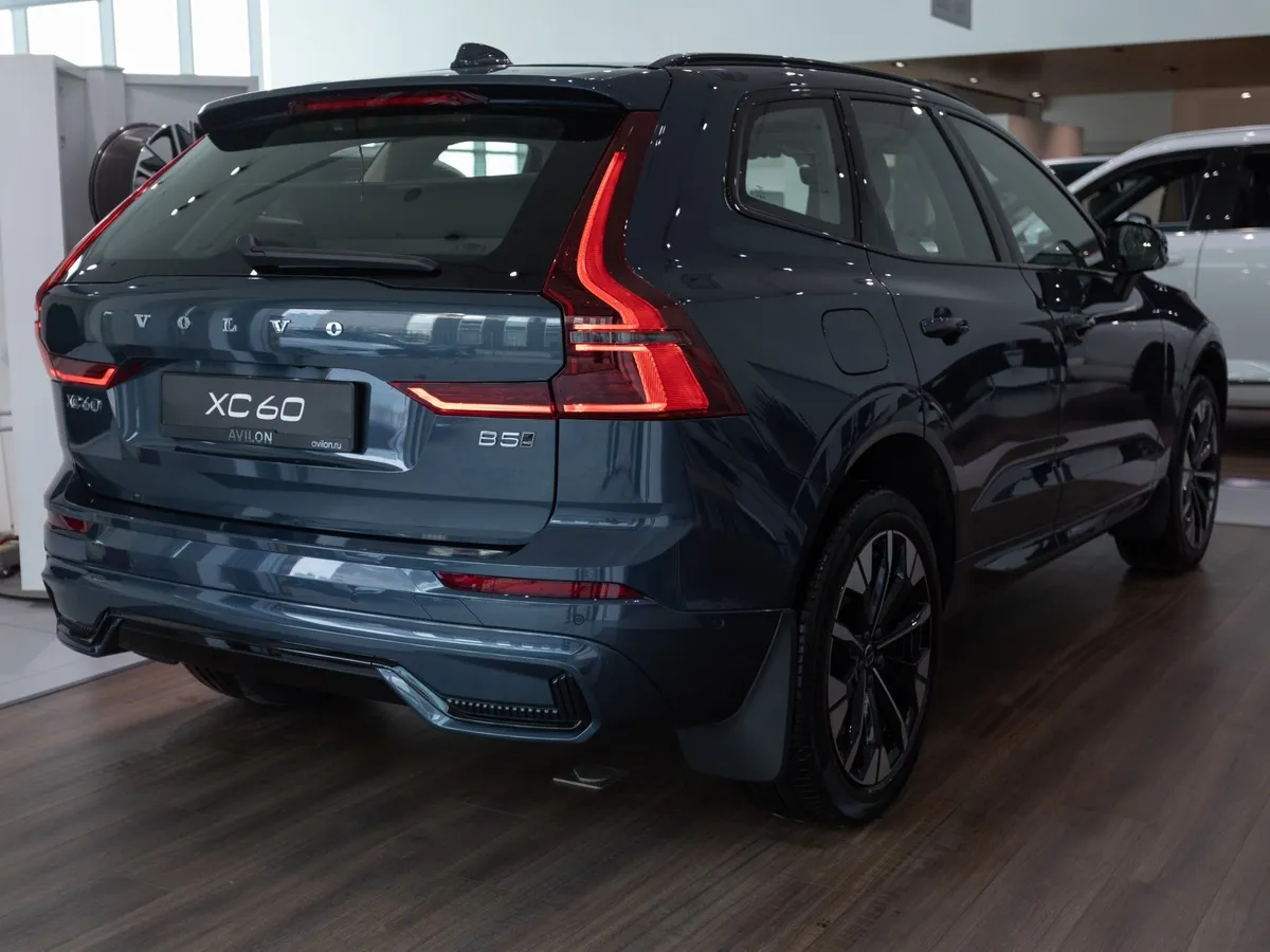 Volvo XC60 2.0 B5 8AT AWD (250 л.с.) Ultra Dark Синий в АВИЛОН. Слайд №6