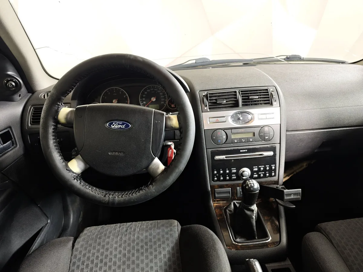 Ford Mondeo 2.0 MT (145 л.с.) Черный в АВИЛОН. Слайд №16