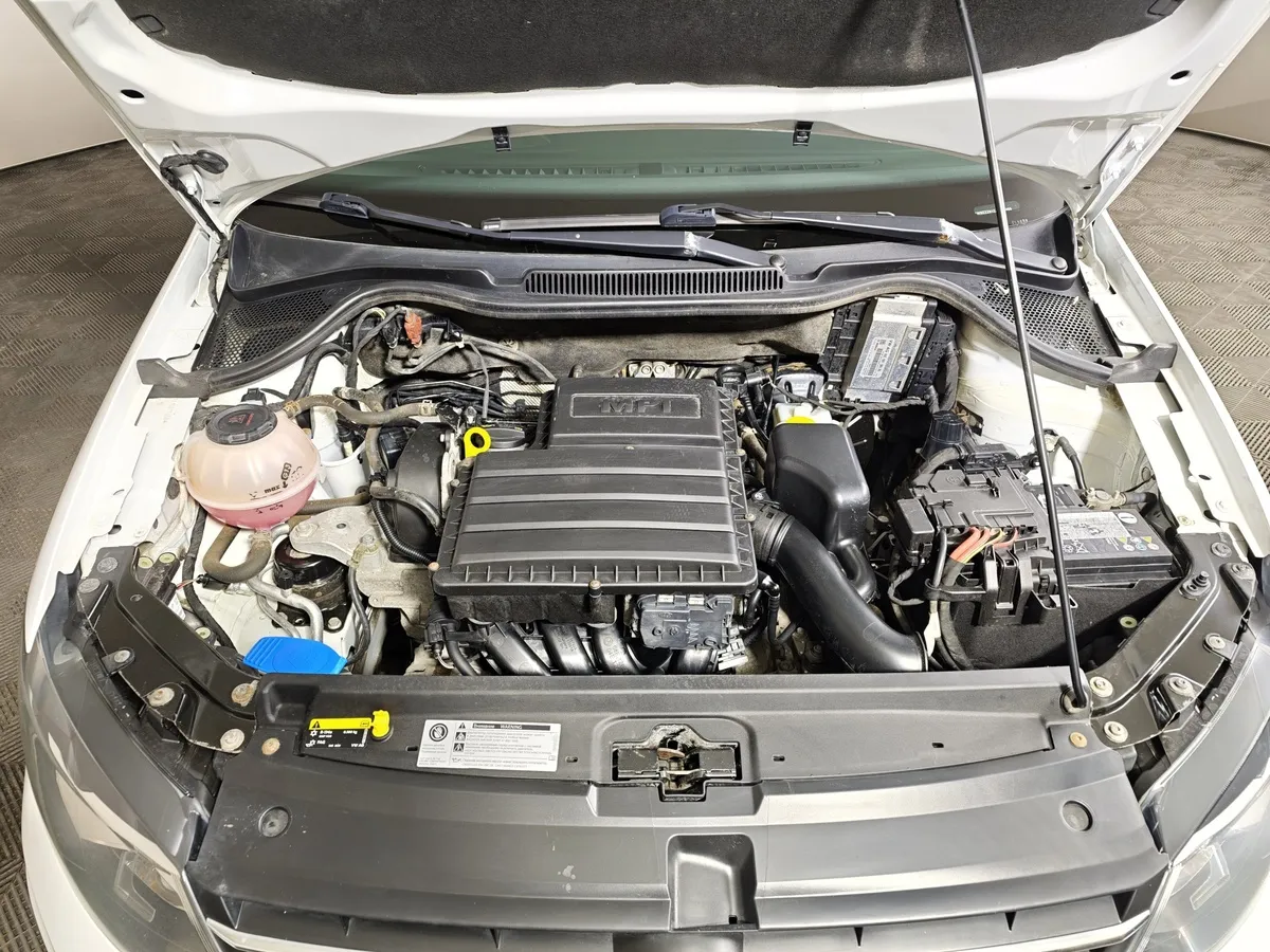 Volkswagen Polo 1.6 MPI AT (110 л.с.) Highline Белый в АВИЛОН. Слайд №11